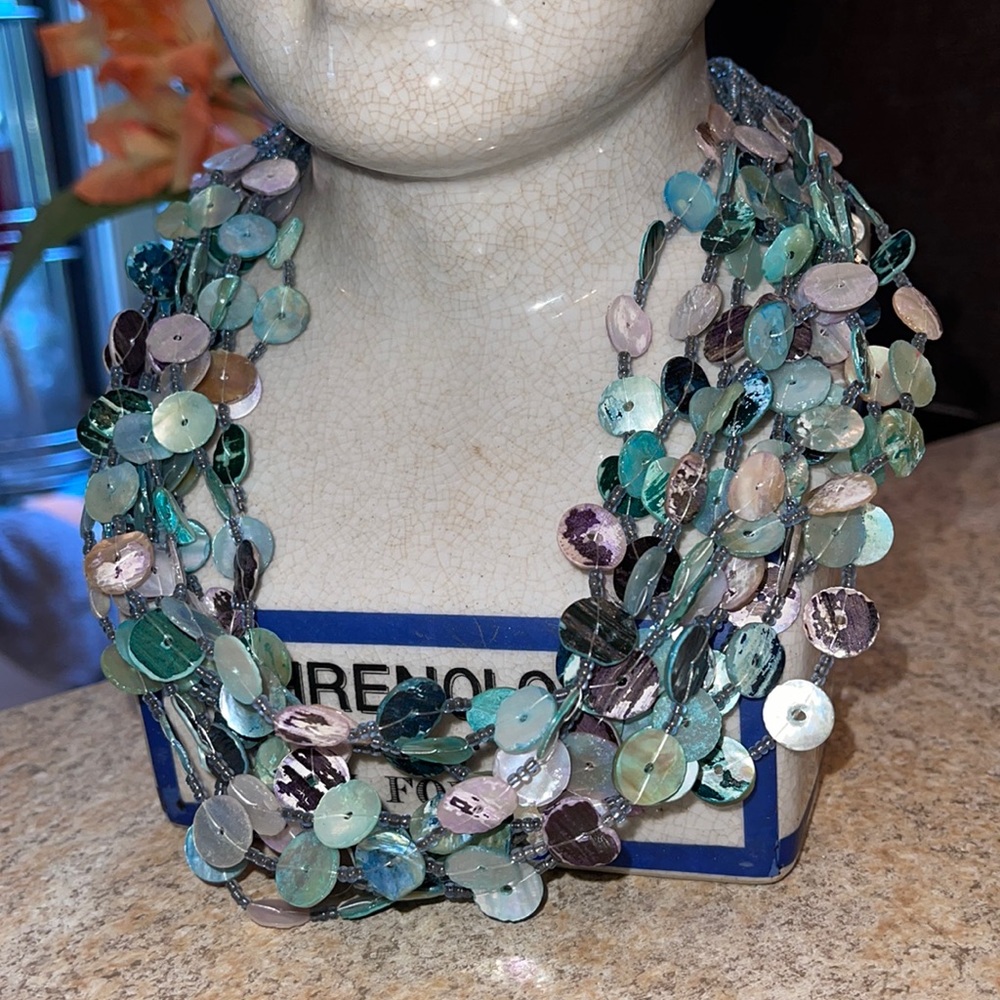 Beaded necklace‎
